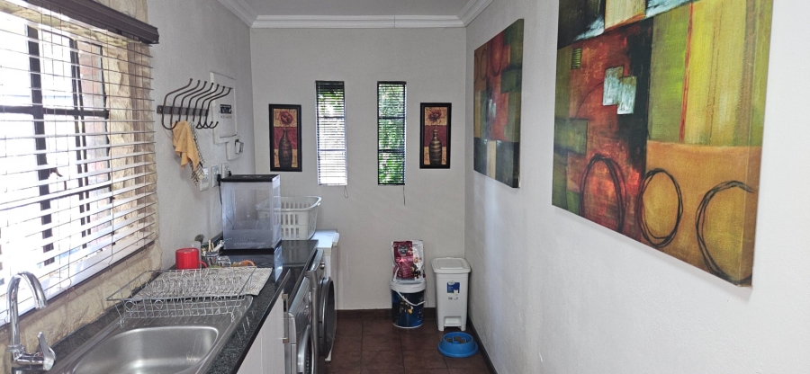 5 Bedroom Property for Sale in Langenhovenpark Free State